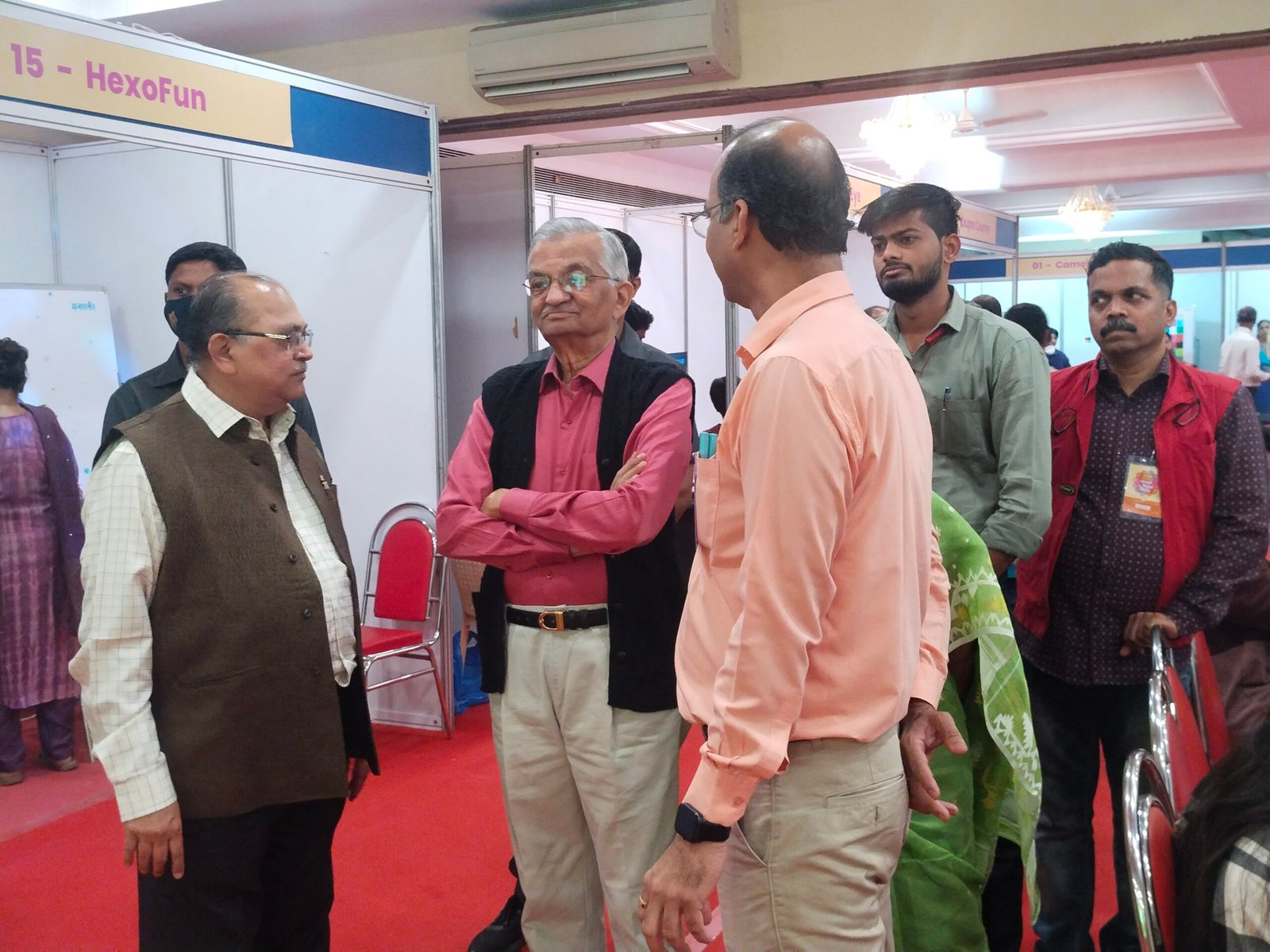 filter: 0; fileterIntensity: 0.0; filterMask: 0; module: h;
hw-remosaic: 0;
touch: (-1.0, -1.0);
modeInfo: ;
sceneMode: Night;
cct_value: 0;
AI_Scene: (-1, -1);
aec_lux: 263.0976;
hist255: 0.0;
hist252~255: 0.0;
hist0~15: 0.0;